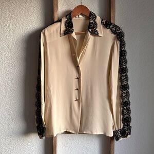 ESCADA Ivory Button Down Blouse w/ a lace Lace Trim Sz: 36